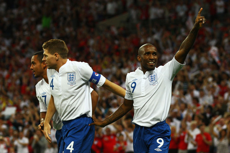 Jermain Defoe celebrates his opening goal.